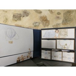 Coffret de naissance style album pour garder précieusement les souvenirs de la naissance de bébé