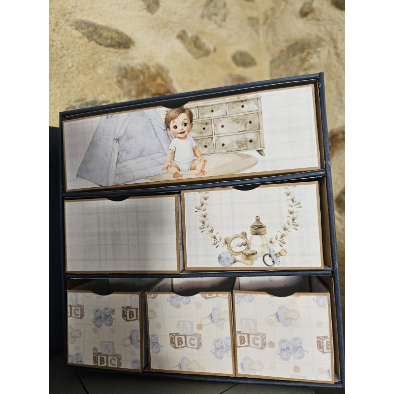 Coffret de naissance style album pour garder précieusement les souvenirs de la naissance de bébé