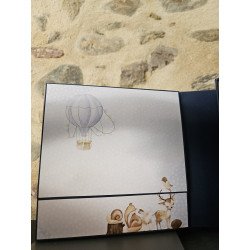 Coffret de naissance style album pour garder précieusement les souvenirs de la naissance de bébé