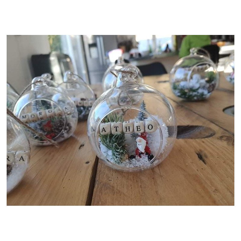 Boule de Noël en verre avec ourson et prénom – Décoration personnalisée artisanale